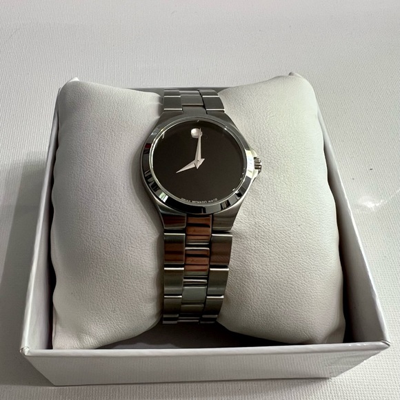 Movado classic style womens watch - Picture 2 of 7